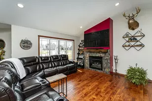 3993 Stone Point Dr NE, Rochester, MN 55906 - Photo 5