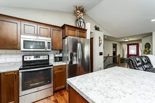3993 Stone Point Dr NE, Rochester, MN 55906 - Photo 3