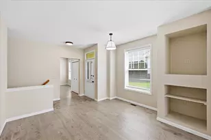 5818 Prairie Ridge Dr, Shoreview, MN 55126 - Photo 5