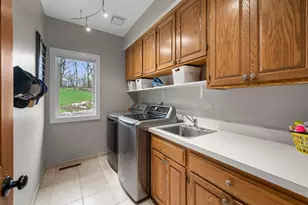 9376 Wedgewood Dr, Woodbury, MN 55125 - Photo 29