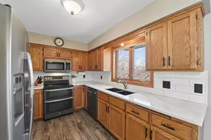 4023 Hadley Ave N, Oakdale, MN 55128 - Photo 11