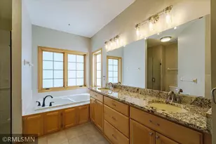 3959 Arlington Dr, Woodbury, MN 55129 - Photo 23