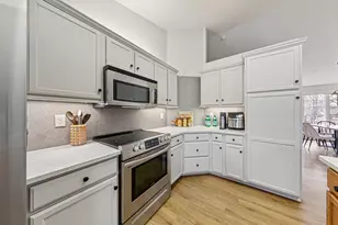 1055 W County Rd D, Shoreview, MN 55126 - Photo 17