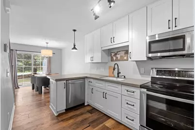 449 Mission Hills Way E, Chanhassen, MN 55317 - Photo 9