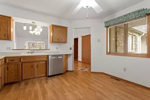 2720 Lake Ct Dr, New Brighton, MN 55112 - Photo 5