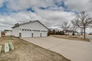 560 41 Ave S, Moorhead, MN 56560 - Photo 3