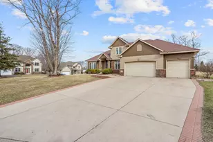 535 Majestic Oaks Ct, Eagan, MN 55123 - Photo 3