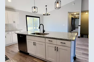 1445 Cullen Street, Saint Peter, MN 56082 - Photo 3