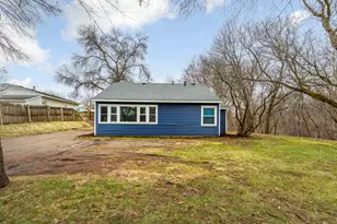 1070 Willow St, Faribault, MN 55021 - Photo 3