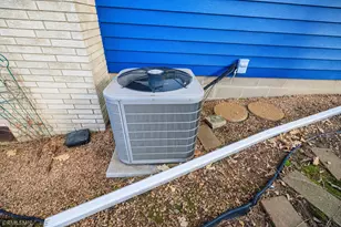 1397 Parkwood Dr, Woodbury, MN 55125 - Photo 5