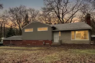 735 Warner Ave N, Mahtomedi, MN 55115 - Photo 1