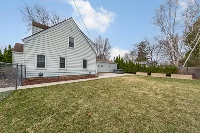 358 18th Street SW, Owatonna, MN 55060 - Photo 7