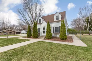 358 18th St SW, Owatonna, MN 55060 - Photo 3