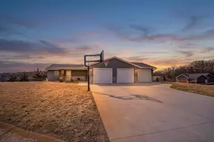 101 Meadow Ln, New London, MN 56273 - Photo 1