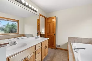 4102 Red Oak Ln, Chanhassen, MN 55331 - Photo 25