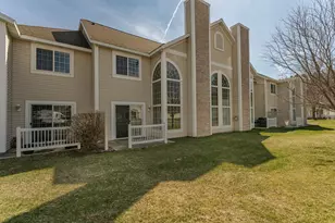 1930 Topaz Pointe Ln SW, Rochester, MN 55902 - Photo 3