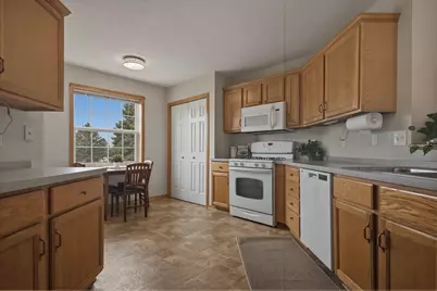 10272 Country Club Curve, Woodbury, MN 55129 - Photo 9