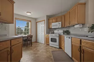 10272 Country Club Curve, Woodbury, MN 55129 - Photo 9