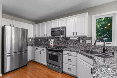 291 Appleblossom Lane E, Shakopee, MN 55379 - Photo 11