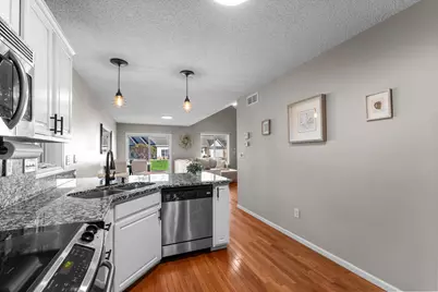 291 Appleblossom Lane E, Shakopee, MN 55379 - Photo 25