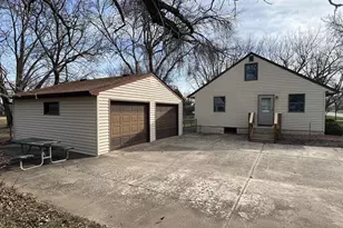 720 22nd St NE, Owatonna, MN 55060 - Photo 3