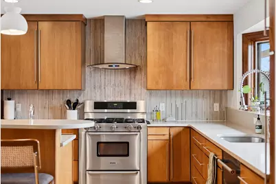 10735 45th Avenue N, Plymouth, MN 55442 - Photo 5