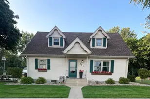 203 5th Ave N, Lakefield, MN 56150 - Photo 1