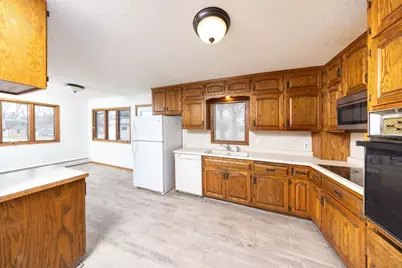 7901 Winsdale Street N, Golden Valley, MN 55427 - Photo 7