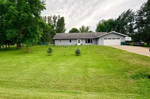 28169 Meadow Dr, Detroit Lakes, MN 56501 - Photo 3