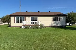 1114 Greenwood St E, Thief River Falls, MN 56701 - Photo 25