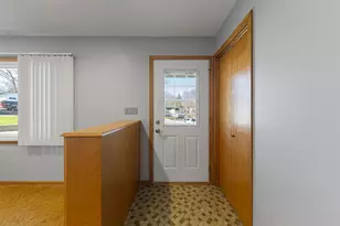 814 W Skaro St, Saint Peter, MN 56082 - Photo 3