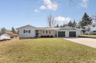814 W Skaro St, Saint Peter, MN 56082 - Photo 1
