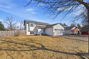 601 Horseshoe Ln, Braham, MN 55006 - Photo 5