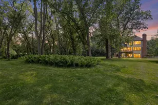 8803 Cove Pointe Rd, Eden Prairie, MN 55347 - Photo 5