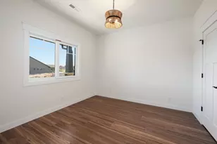 1060 Legend Ln, River Falls, WI 54022 - Photo 9