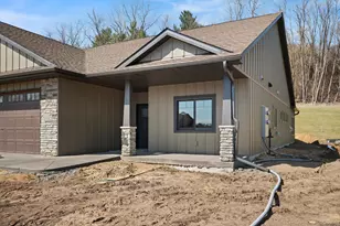 1060 Legend Ln, River Falls, WI 54022 - Photo 3