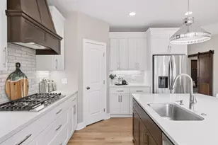 4742 Lawndale Ct N, Plymouth, MN 55446 - Photo 15