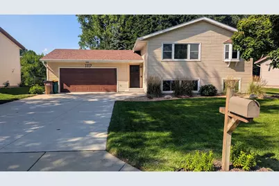 1117 Eastgate Road, Albert Lea, MN 56007 - Photo 1