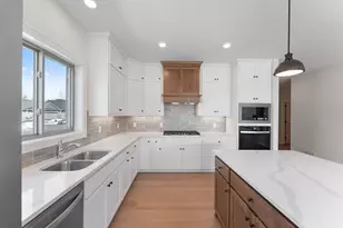 17779 Ellsworth Dr, Lakeville, MN 55044 - Photo 3