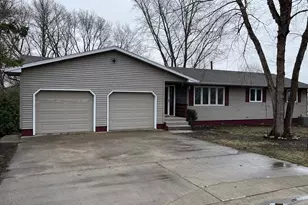 703 S 3rd St, Ellendale, MN 56026 - Photo 1