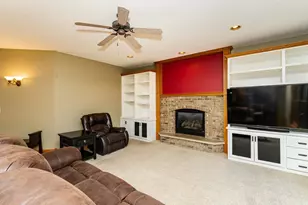 2827 Oakview Dr NE, Rochester, MN 55906 - Photo 9