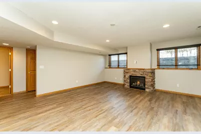 2827 Oakview Drive NE, Rochester, MN 55906 - Photo 33