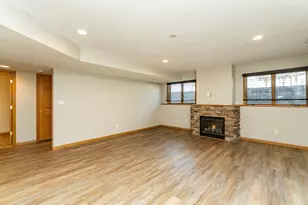 2827 Oakview Dr NE, Rochester, MN 55906 - Photo 33