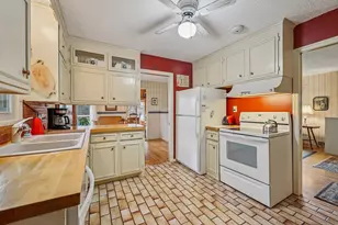 2639 Cedar Crest Rd E, Minnetonka, MN 55305 - Photo 17