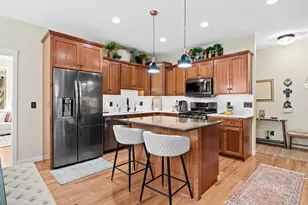 2710 Red Splendor Cir E, Maplewood, MN 55119 - Photo 11