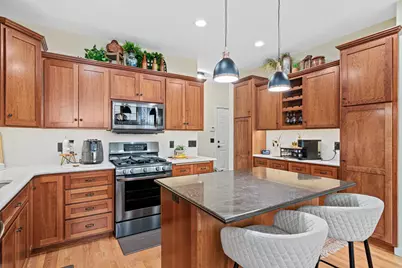 2710 Red Splendor Circle E, Maplewood, MN 55119 - Photo 5