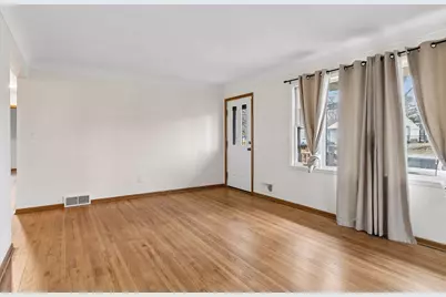 2637 5th Avenue E, North Saint Paul, MN 55109 - Photo 3