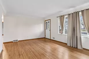 2637 5th Ave E, North Saint Paul, MN 55109 - Photo 3