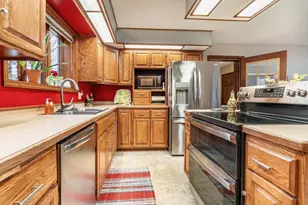 38276 N Eagle Lake Rd, Battle Lake, MN 56515 - Photo 9