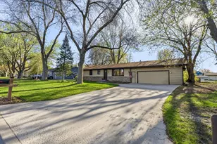 7611 Laredo Dr, Chanhassen, MN 55317 - Photo 3